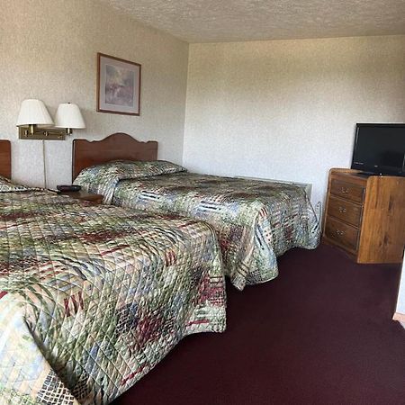 Gray Wolf Lodge Manistique Exterior photo